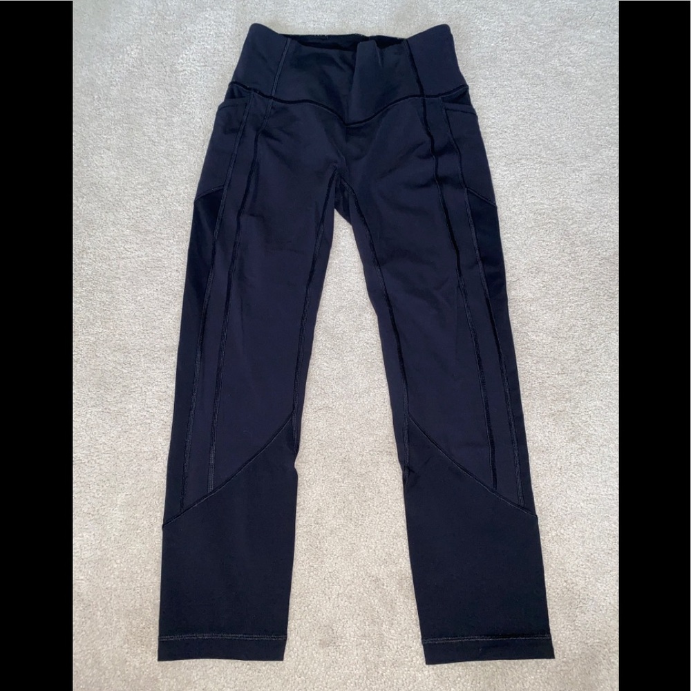 All the right places Lululemon Black crop Leggings